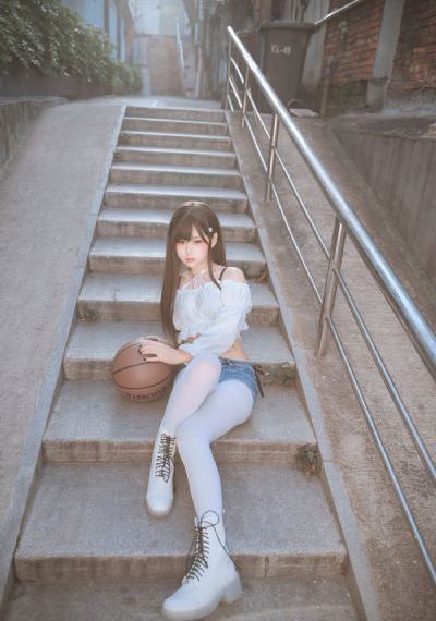 往美女逼里塞黄瓜_视频全集